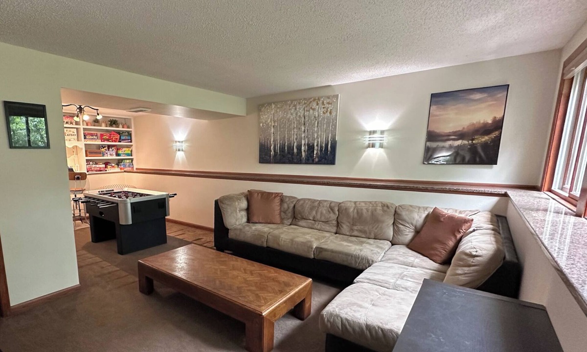 Shakopee House | Split-Level Simplicity in Shakopee - a simple home away from home.