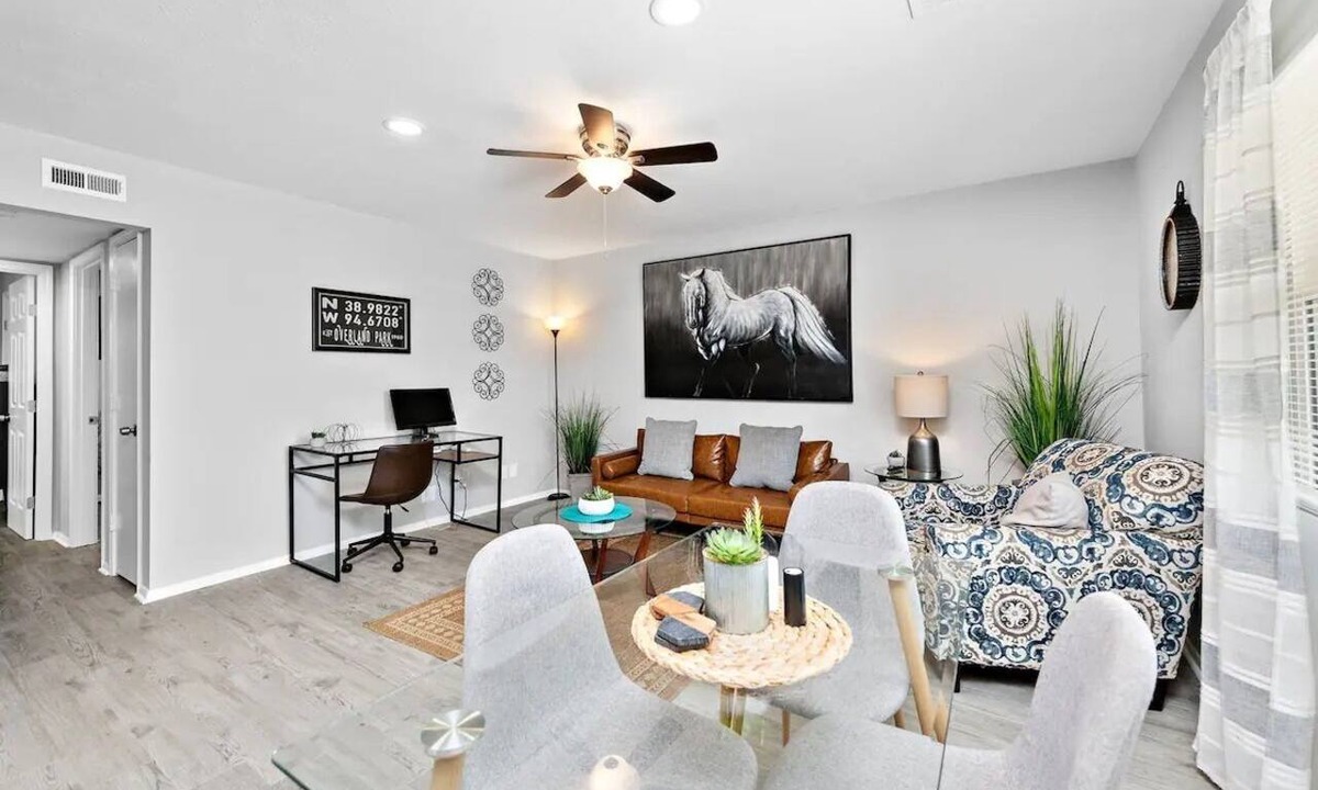 Lawrence Apartment | Stallion 2bedroom 1bath w/Free Parking and Wi-Fi Peaceful and Clean Book now!