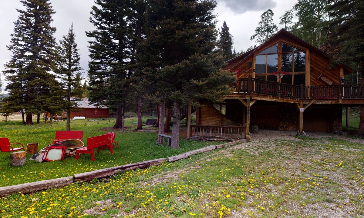 Red River Cabin | Standing Bear Lodge in the Upper Valley