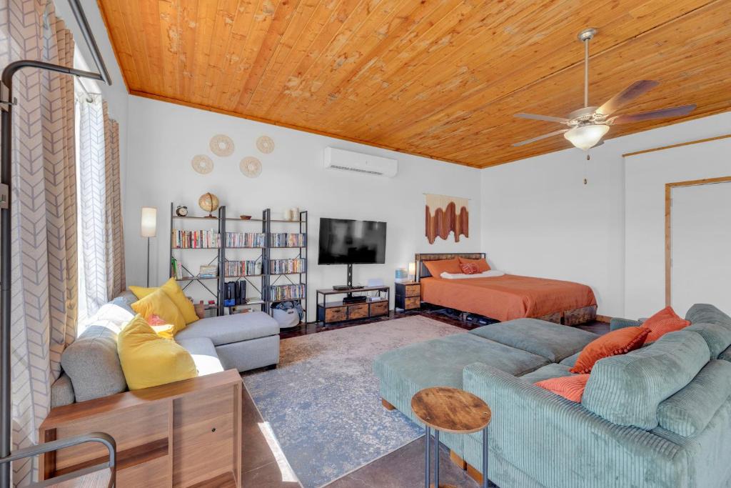 Claunch Apartment | Starry Sky + Serene Setting: Rural New Mexico Gem