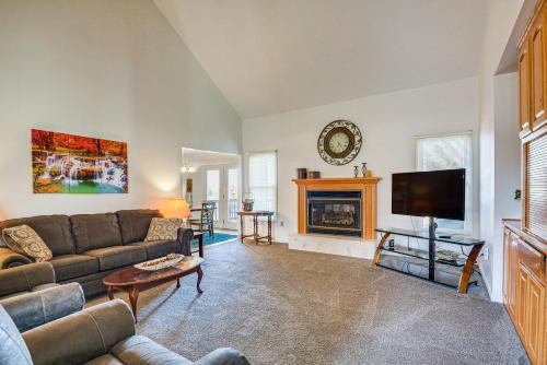 Stockton House | Stockton Home w/Deck & Gas Grill ~ 1 Mi to Lake!