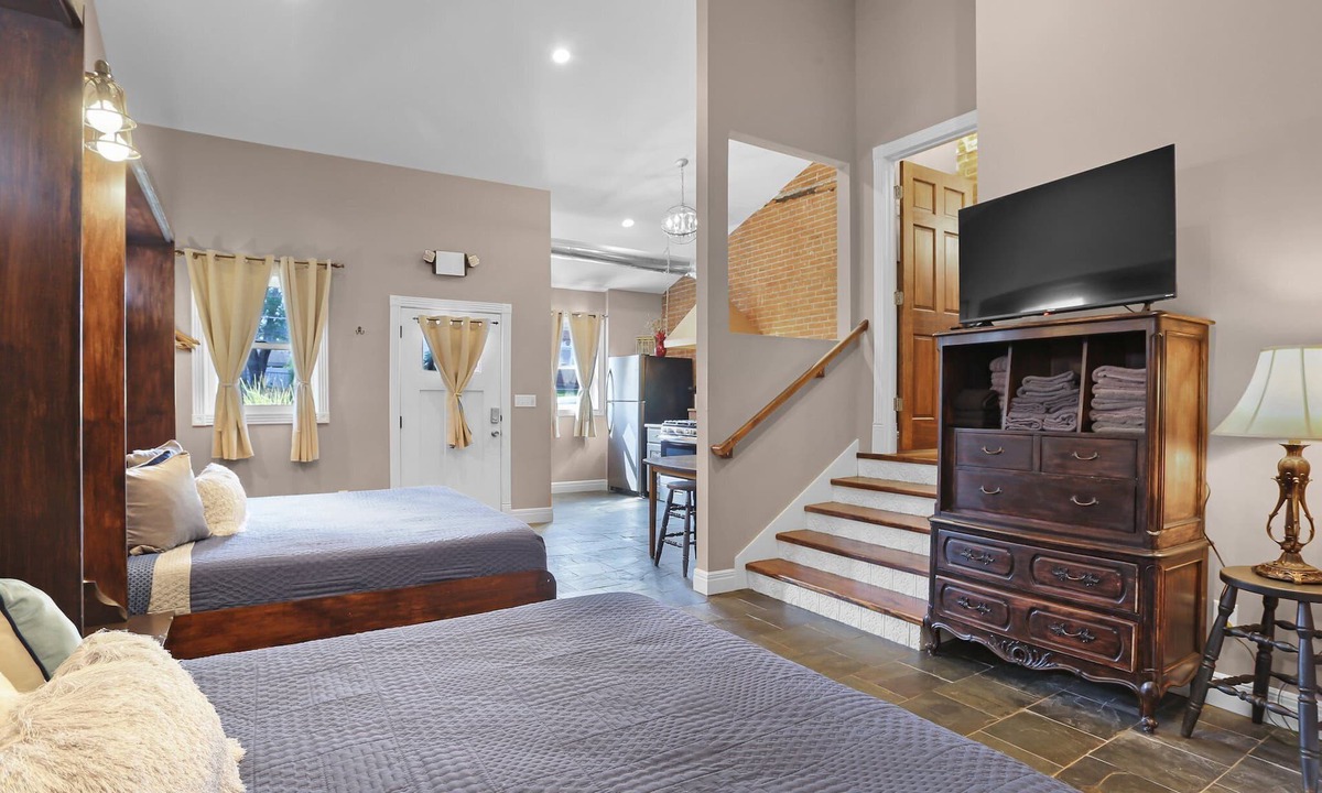 Washington House | Studio + 3rd Floor Access