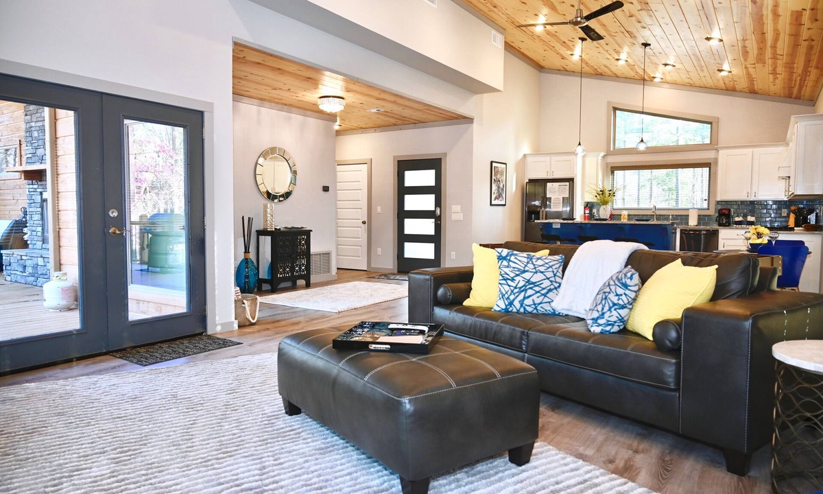 Broken Bow Cabin | Stunning 24 Karat Cabin in Broken Bow - Hochatown!