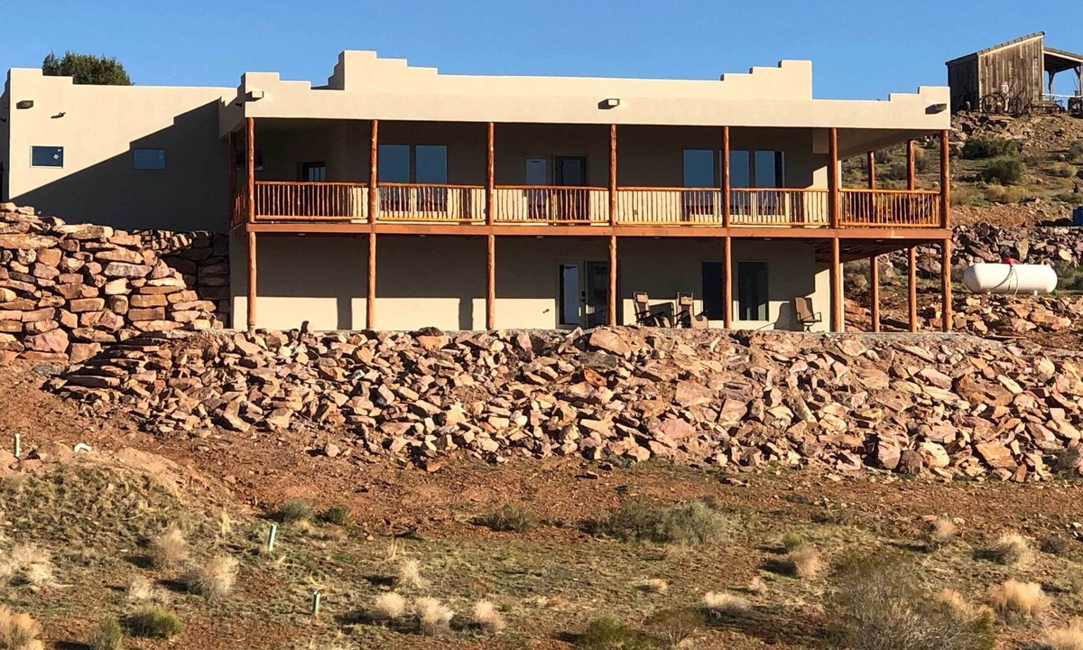 Leeds House | Stunning Adobe Home Overlooking Silver Reef