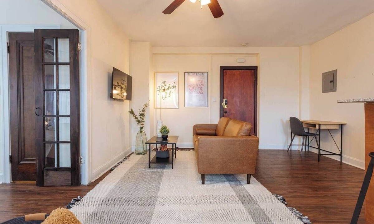 Quality Hill Apartment | Stunning Downtown Views+Parking