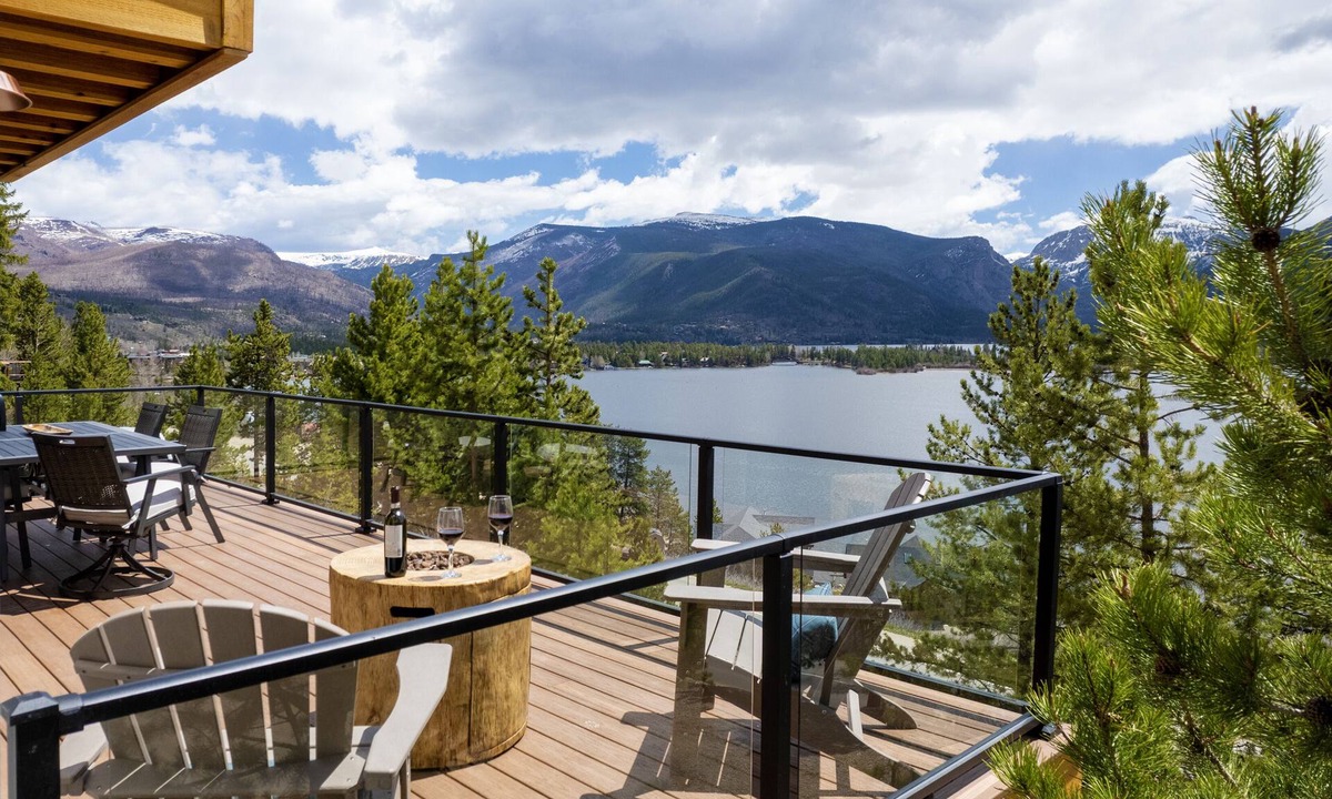 Grand Lake Cabin | Stunning Lake Views near RMNP with Hot Tub