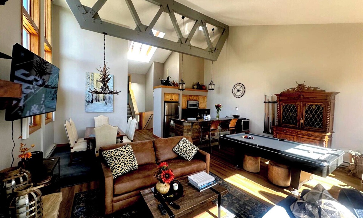 Lakeside Village Apartment | Stunning Skiers Paradise for Family Fun