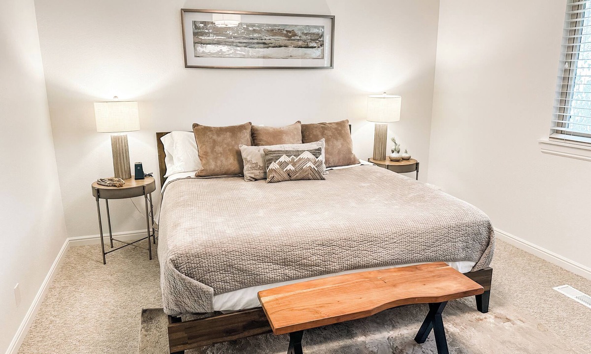 Sandy House | Stylish 5-bed, 2-bath home, close access to ski resorts
