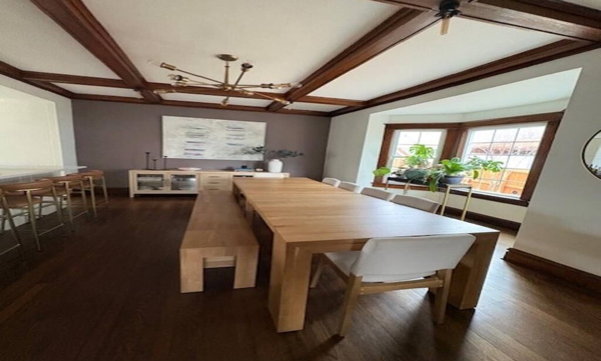South Hyde Park House | Stylish Historic 4BR Home. Front Porch Views of Gillham Park. World Cup Ready