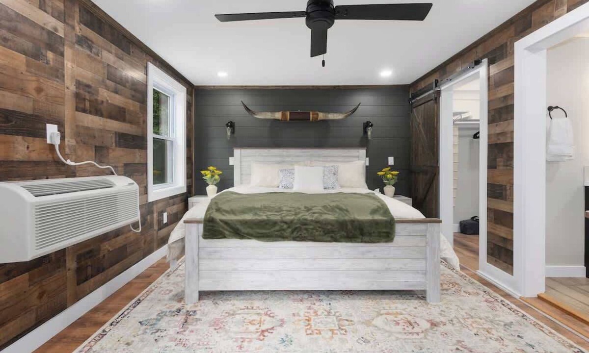 Merriam House | Stylish KC FarmhouseHugeFencedYard