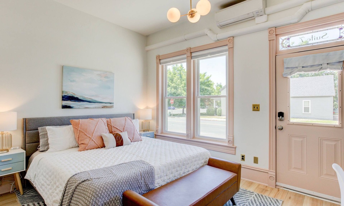 Springville Hotel | Suite 7 | Historic Art City Inn
