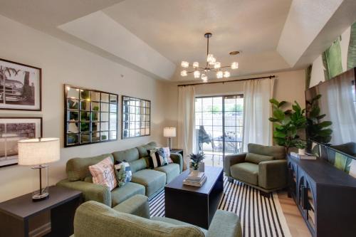 Louisburg House | Suite at The Saint Hotel: 15 Mi to Overland Park