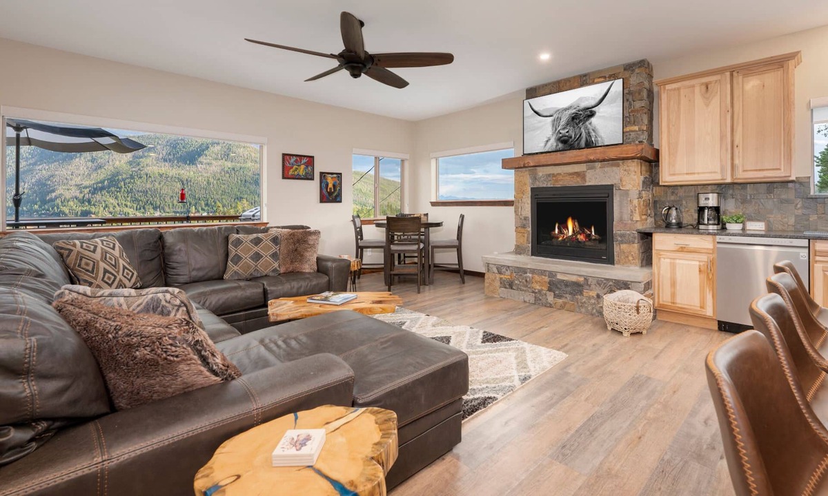 Grand Lake Cabin | *Summer Sale* Expansive Mtn Views - Close to Town - Pet Friendly, Fireplace, Pool Table, Deck
