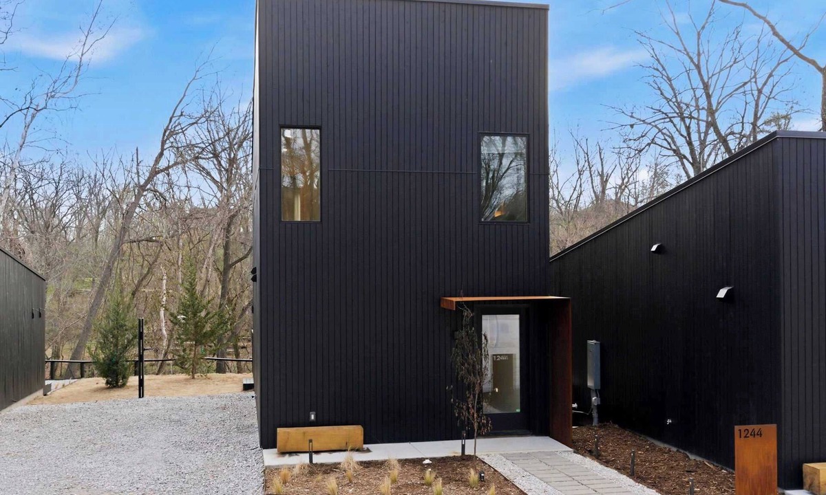 Bentonville Cabin | Summit at Black Apple | On NWA Trail | Downtown