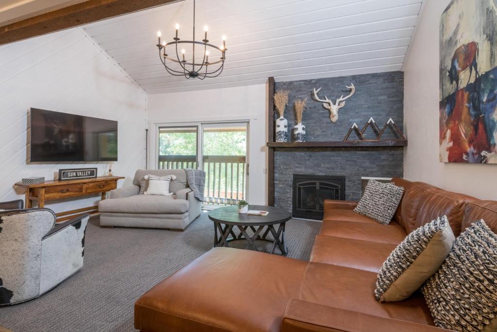 Elkhorn Village House | Sunburst 2787