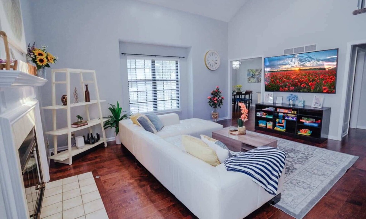 Overland Park House | Sunflower Suite- Central, Near Highway