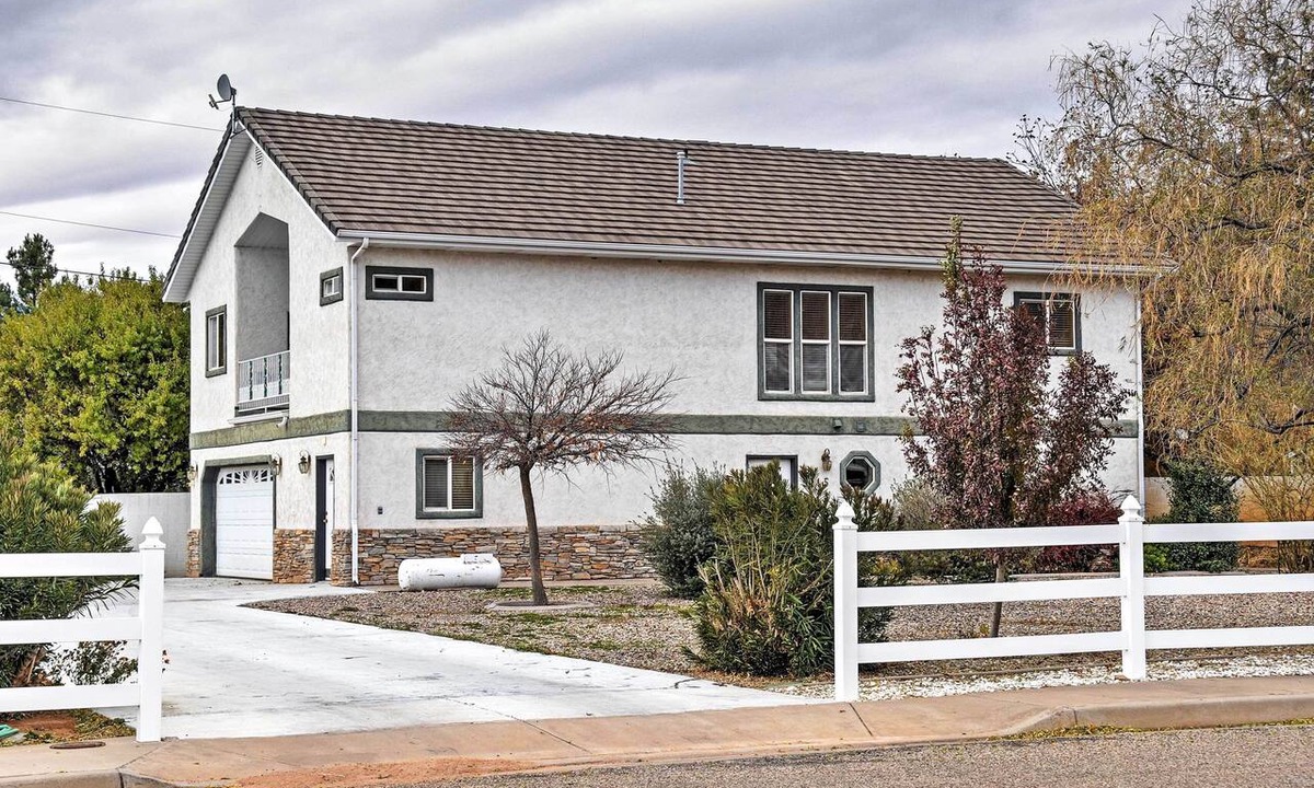 La Verkin Apartment | Sunny La Verkin Studio - 20 Mi to Zion Nat'l Park!