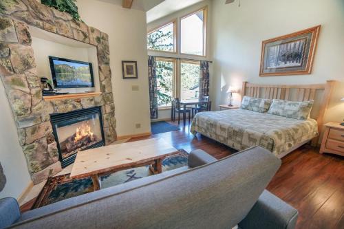 Estes Park House | Sunnyside Knoll- 18 cabin