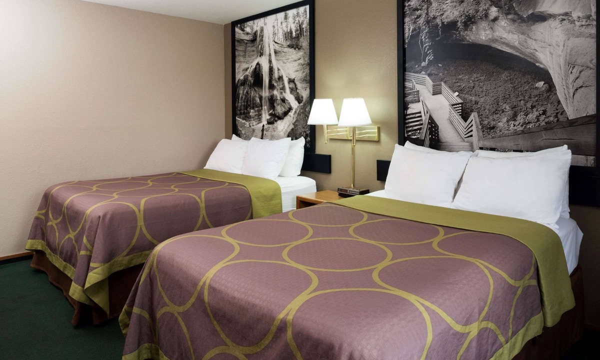 South Central Omaha Hotel | Super 8 by Wyndham Omaha NE