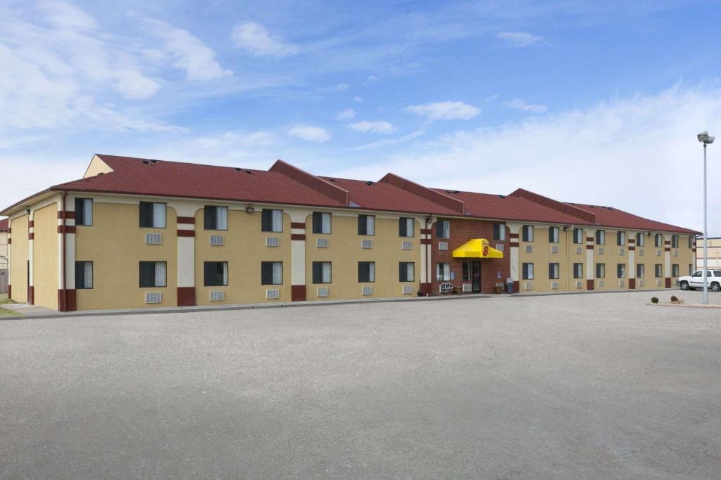Park City Hotel | Super 8 by Wyndham Park City/North Wichita Area