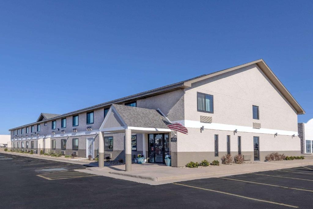 Pratt Hotel | Super 8 by Wyndham Pratt