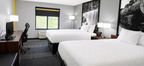 Salina Hotel | Super 8 by Wyndham Salina I-70