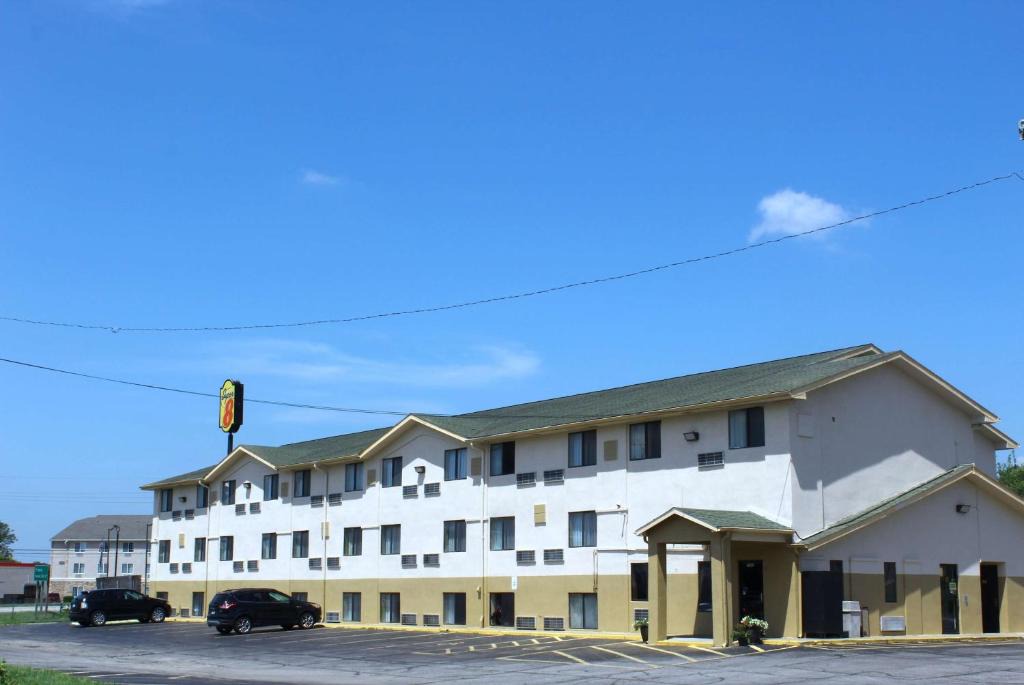 Topeka Hotel | Super 8 by Wyndham Topeka/Wanamaker RD/I-70