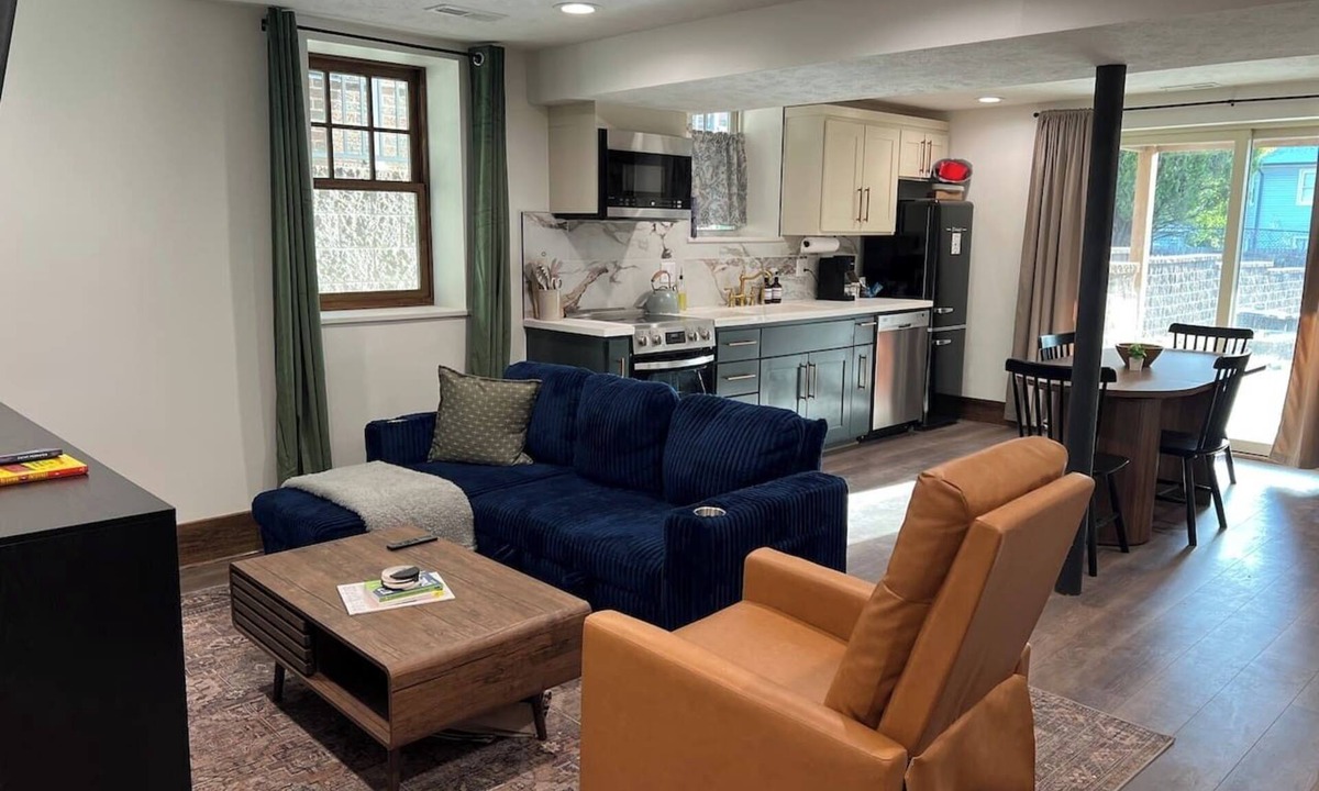 Dahlman Apartment | The Candlelight Cellar on 10th | Fourplex