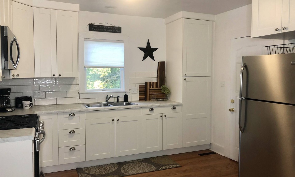 Monona House | The Cottage on Main/Monona Iowa, the middle of everything in the driftless area