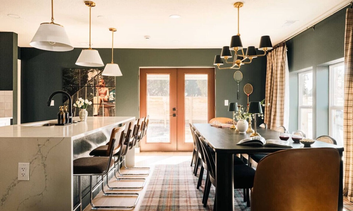 Berkley House | The Fairway House | Luxe Design, Sauna + Mini Putt