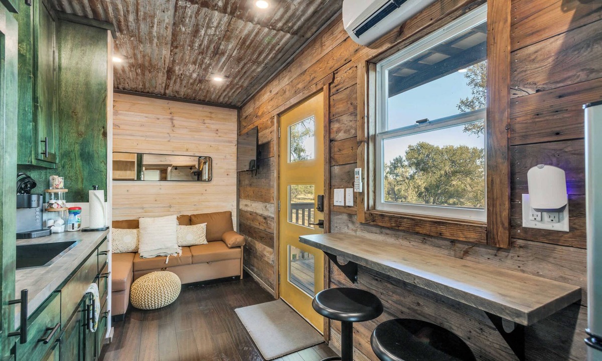 Burnet Apartment | The GlampBox. Lakefront, 20acres, Starlink Wifi!