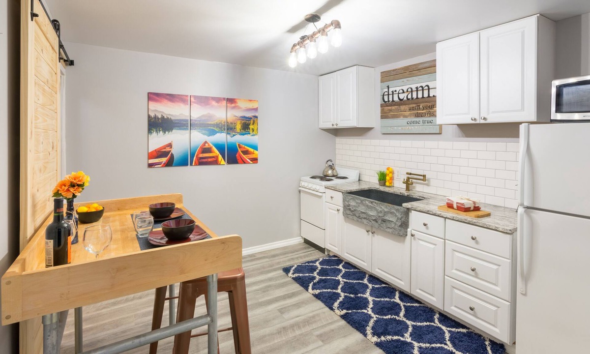 Coeur d'Alene House | The Immaculate Guest Cottage In Downtown Coeur D'Alene