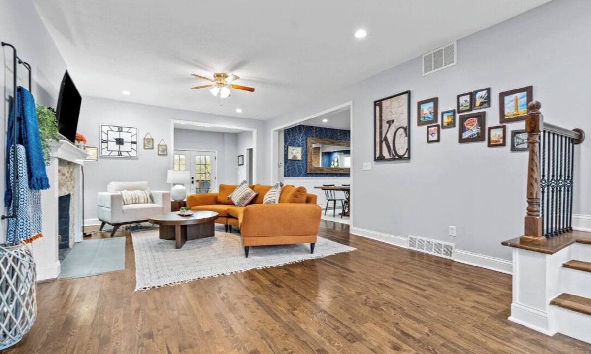 Southmoreland House | The Locust Estate - Gillham Park - 4 Bedrooms - Walk to KC Streetcar
