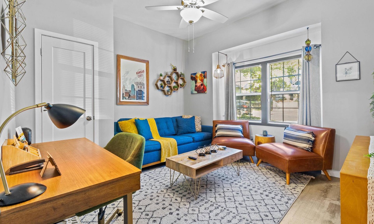 South Hyde Park House | The Lounge - Perfect location walkable to KC Streetcar, Nelson & Plaza!