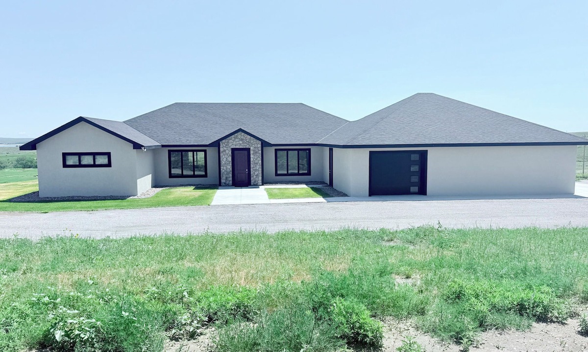 Brule House | The MERCY HOUSE-Lovely 5-bedroom house on Lake McConaughy & Bayside Golf Course