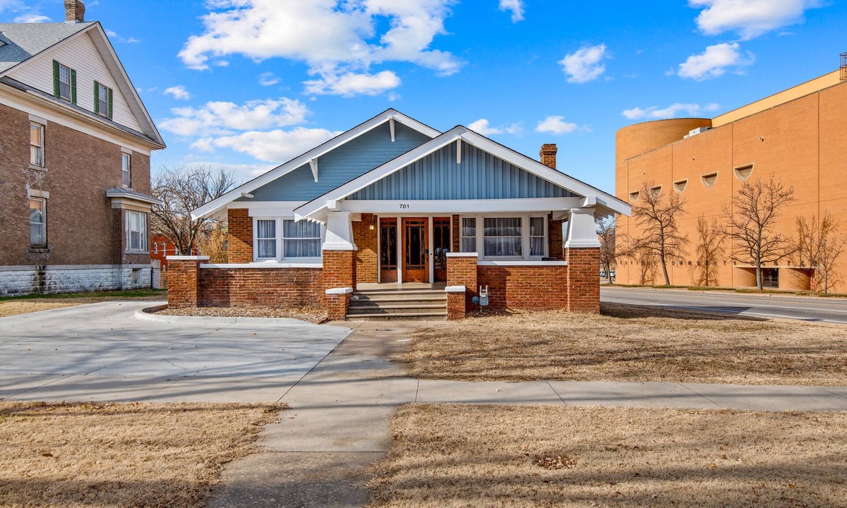 Bartlesville House | The Oil Baron’s House in Downtown Bartlesville