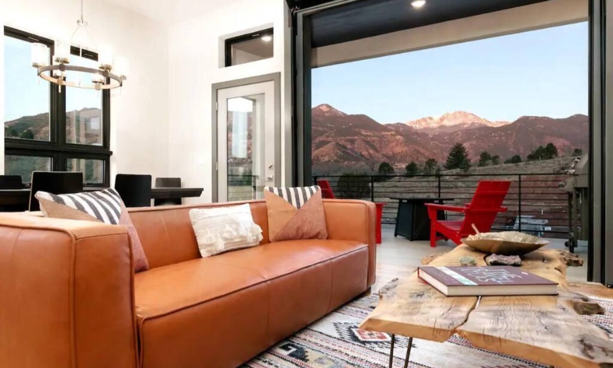 West Colorado Springs House | The Painted Pony l Garden of the Gods