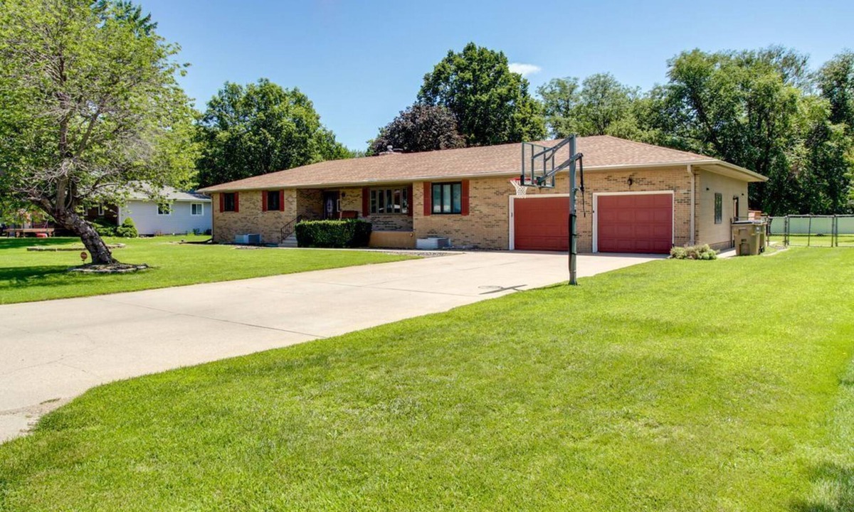 Grand Island House | The Reunion Ranch - Calm & Restful Home Central NE