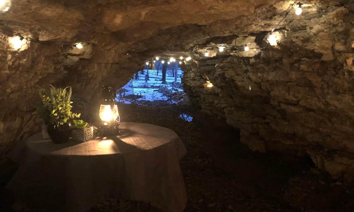 New Eucha Cabin | The Wilderness Romance Retreat - Cave , Luxury Hot Tub, Hiking ,420-friendly !