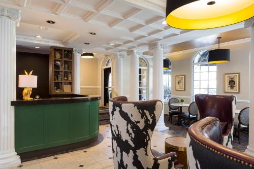 Lake View East Hotel | The Willows Hotel