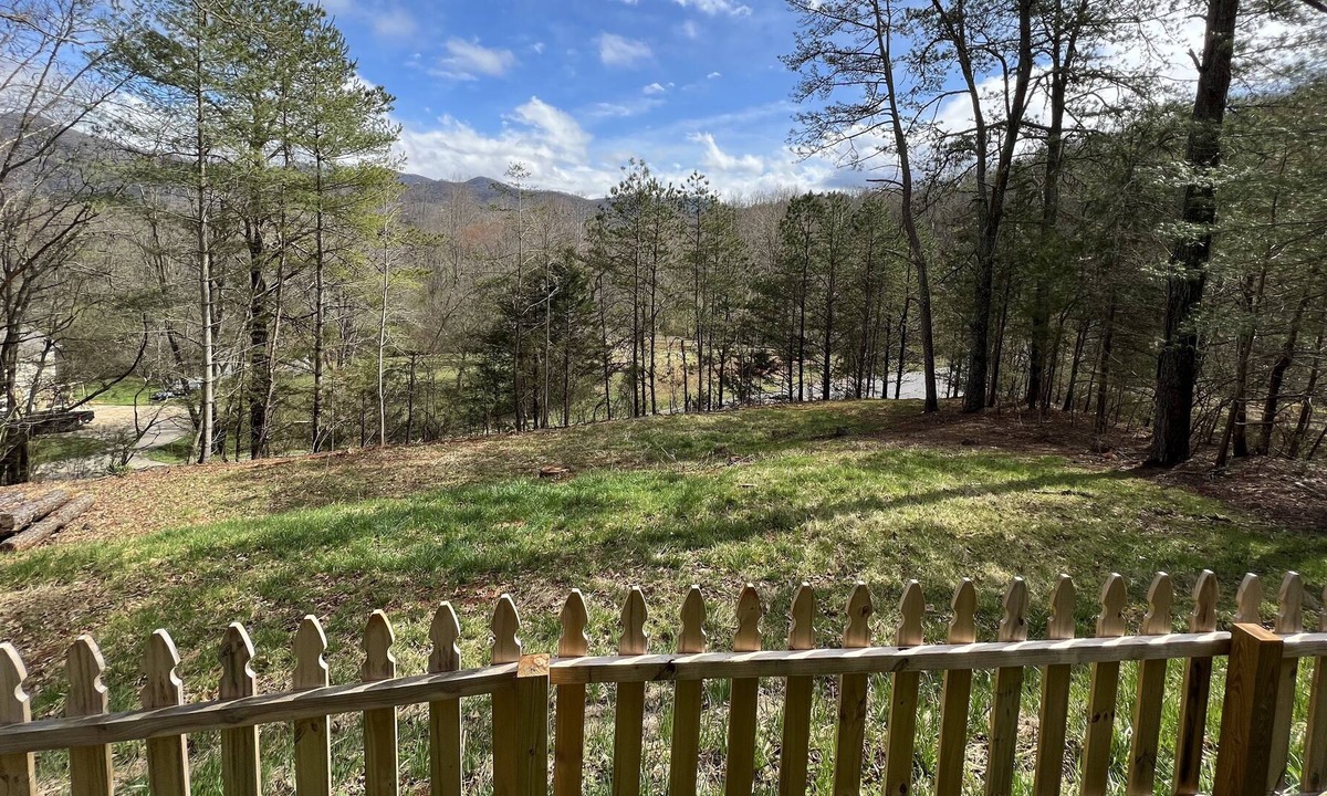 Franklin Cabin | Tiny cabin big mountain view,fast wifi,easy access