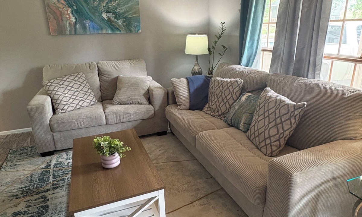 Pauline House | Tranquil 3-bedroom house with AC in charming Topeka