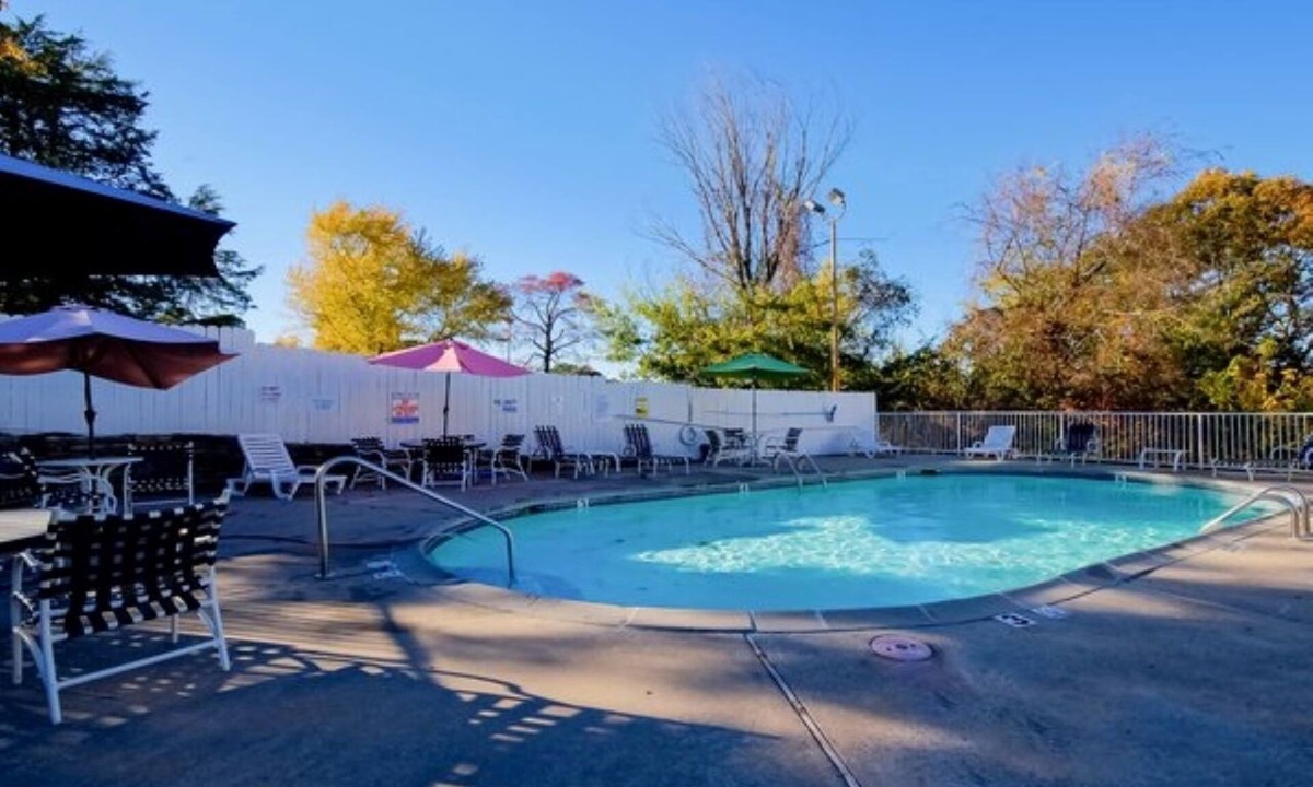 Eureka Springs Hotel | Tranquil Budget Escape Near Great Passion Play & Historic District