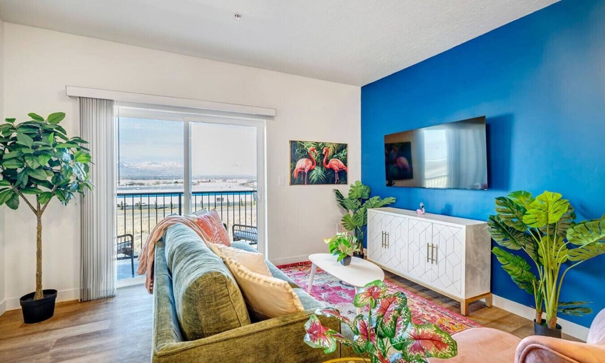 Draper Apartment | Tropical Themed 2bd 2ba w/bunk beds