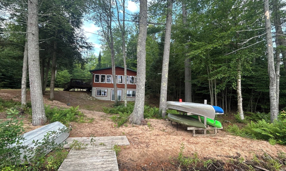 Steuben House | True UP experience awaits you in this comfortable and cozy lakefront home