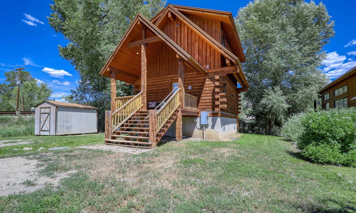 Pagosa Springs Cabin | Tubing Promo! Riverfront Cozy Cabin, Gas Fireplace, Pet-Friendly, Close to Downtown and Nature!