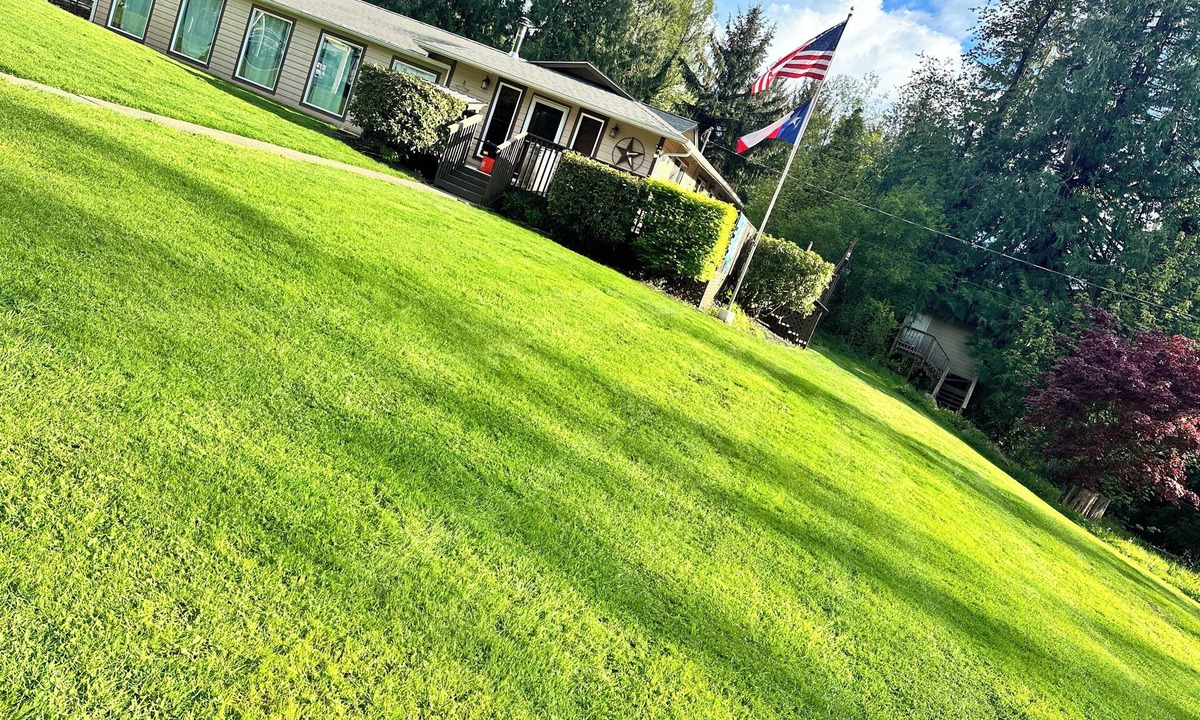 Enumclaw House | Ultimate Family Getaway: 4BR w/Fire Pit, Kid Playground & Secure Dog Yard