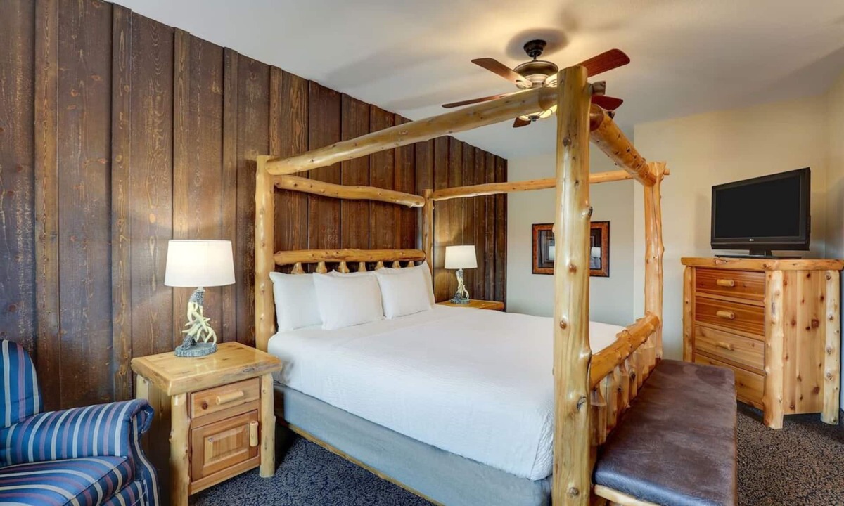 Sioux City Hotel | Ultimate Sioux City Experience: Lodge-Like Charm near Casino | 2 Units