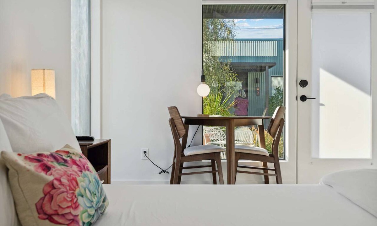 Camelback East Apartment | Unique Design Studio Container - 80 Walkscore!