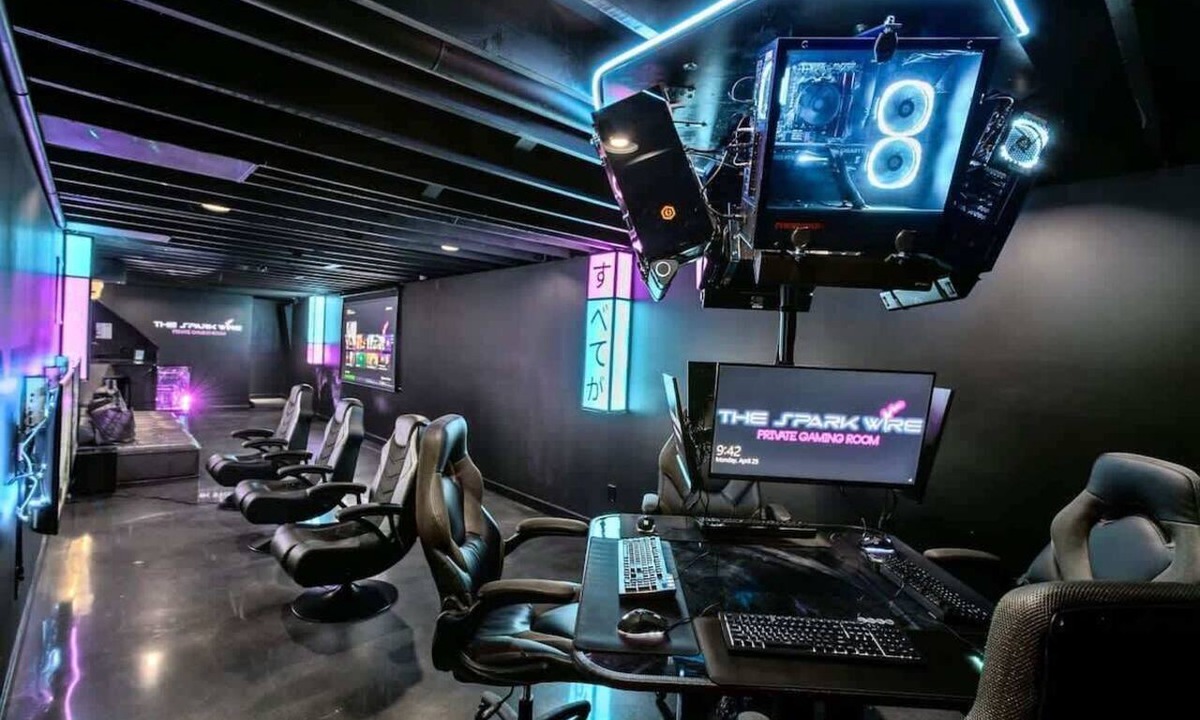 Platte City House | Unique Gaming Suite Sleeps 10 Mins to Airport